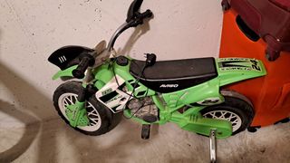 Moto eléctrica marca Avigo batería, recargable