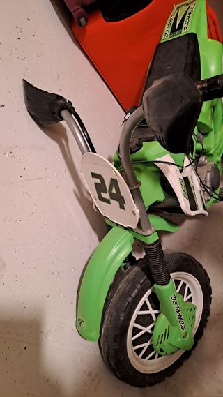 Moto eléctrica marca Avigo batería, recargable