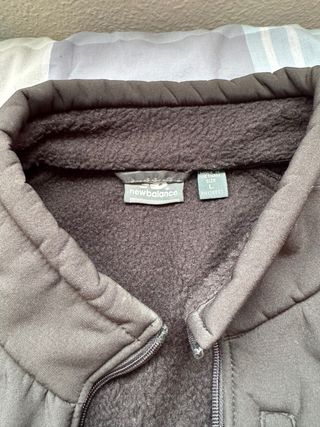 Abrigo hombre marca New balance