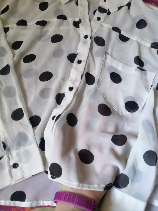 Camisa de lunares de mujer