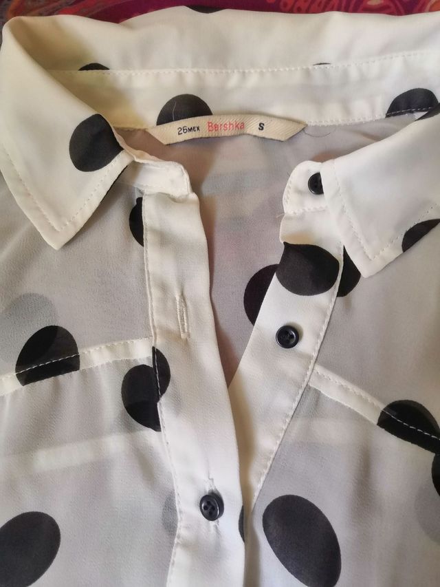 Camisa de lunares de mujer