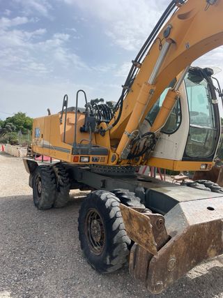 Liebherr 904 2 unidades disponibles