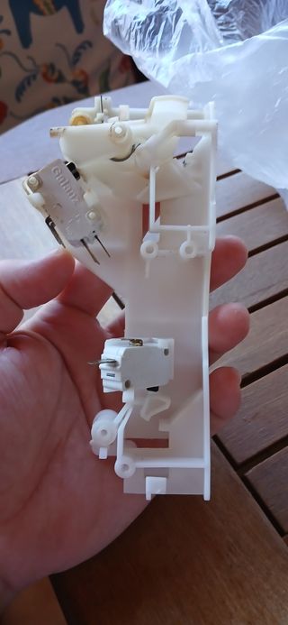 Sistema cierre puerta microondas