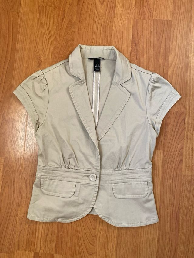 Blazer en color beige claro