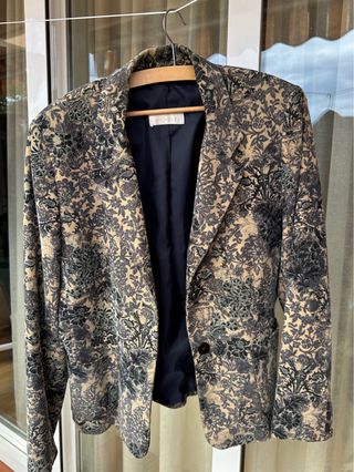 Americana de pana marca Michelle flores azul beige