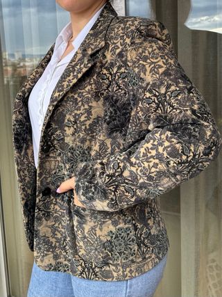 Americana de pana marca Michelle flores azul beige