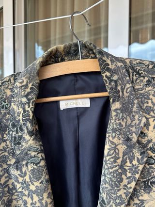 Americana de pana marca Michelle flores azul beige