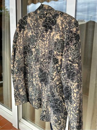 Americana de pana marca Michelle flores azul beige