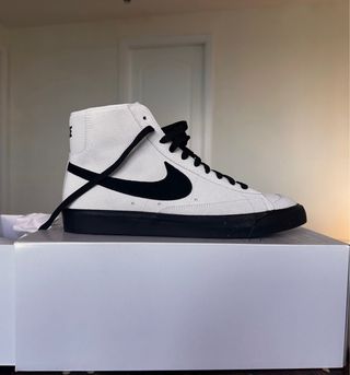 Nike Blazer Mid '77 - Blancas y Negras Talla 42
