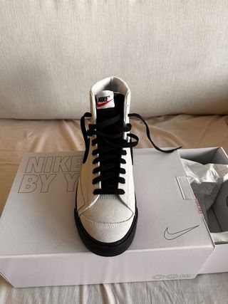 Nike Blazer Mid '77 - Blancas y Negras Talla 42