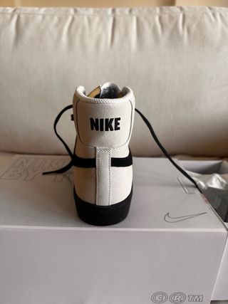 Nike Blazer Mid '77 - Blancas y Negras Talla 42