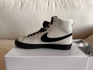 Nike Blazer Mid '77 - Blancas y Negras Talla 42