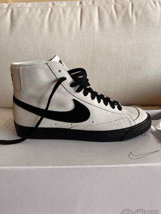 Nike Blazer Mid '77 - Blancas y Negras Talla 42