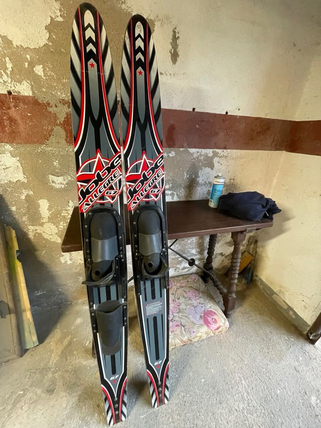 Eskis acuaticos con muy poco uso.