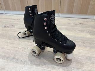 Patines 4 ruedas negro T.36