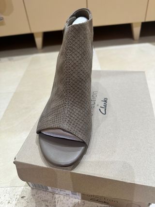 Botines abiertos Clarks Mujer sin estrenar