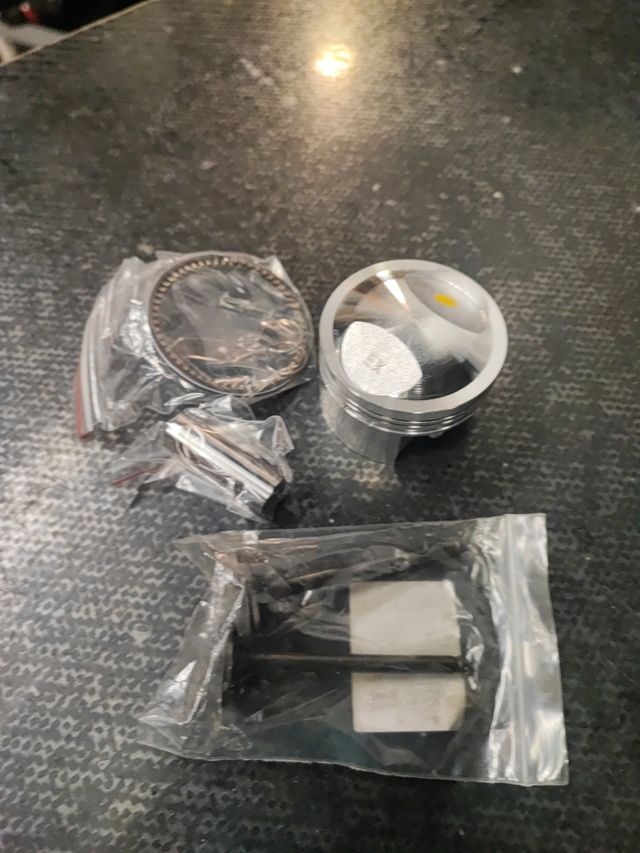 Pistón y Válvulas 110cc-125cc