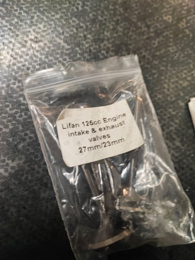 Pistón y Válvulas 110cc-125cc