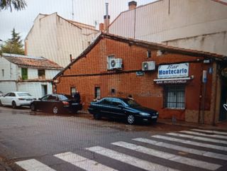 Bar y diversas dependencias.