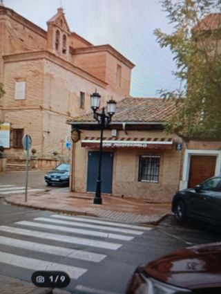 Bar y diversas dependencias.