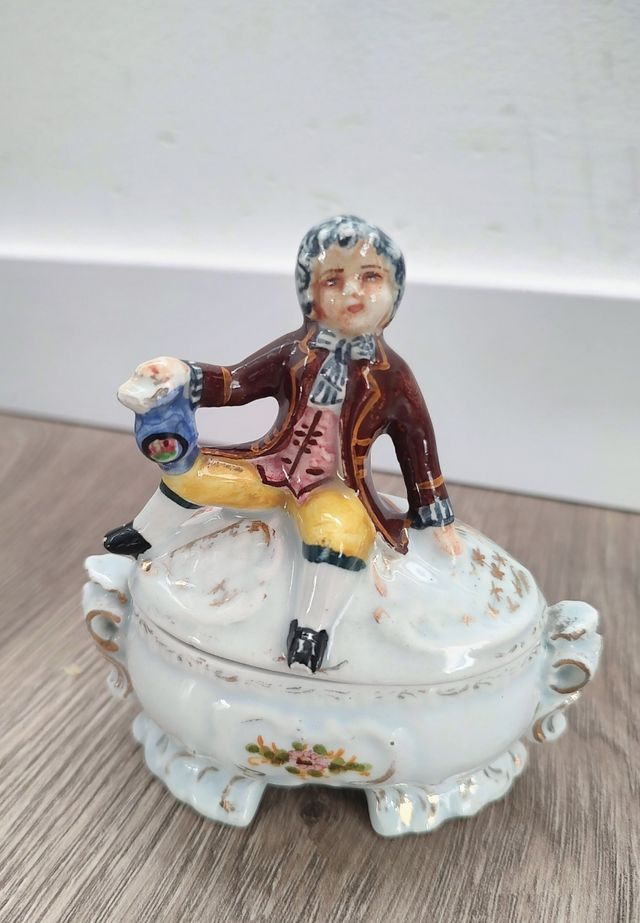 Caja porcelana vintage figura niño