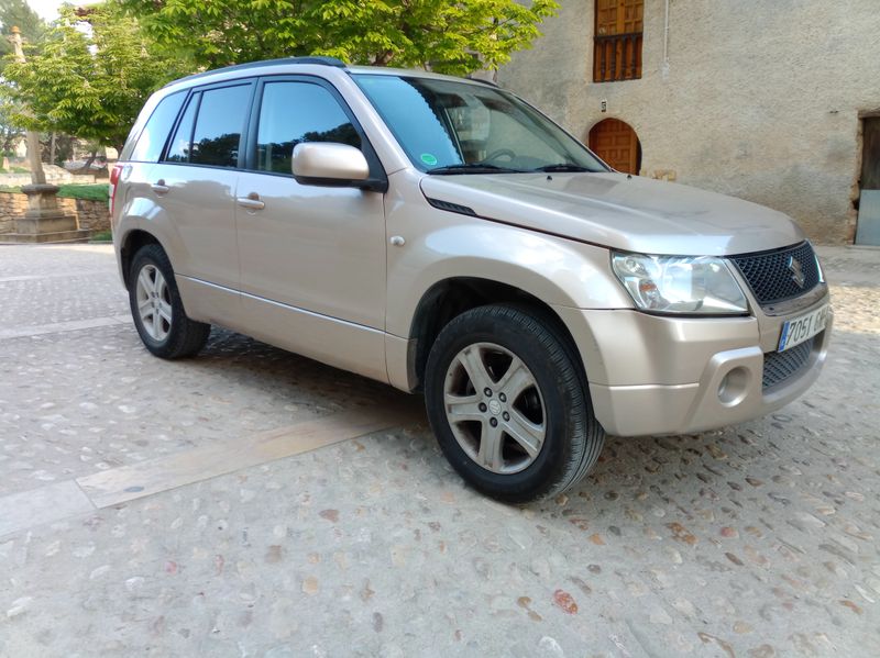 Suzuki Grand Vitara 2011 - foto 1