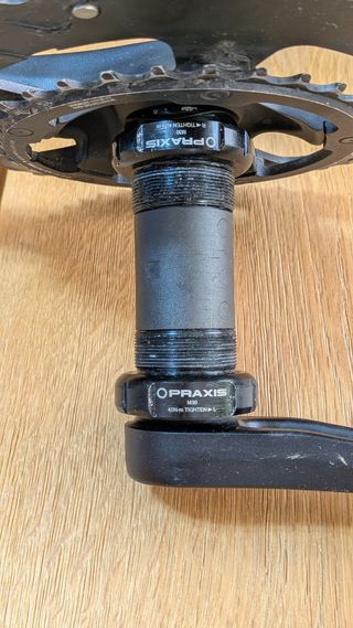 Kit bielas Praxis 48-32 + cazoletas + llave extr.