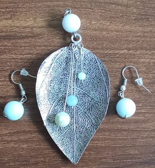 Colgante y pendientes hoja plata