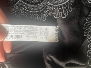 Falda midi encaje Zara negra