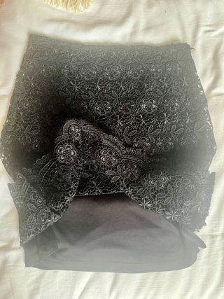 Falda midi encaje Zara negra