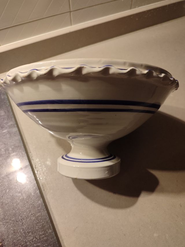 Frutero cerámico pintado a mano