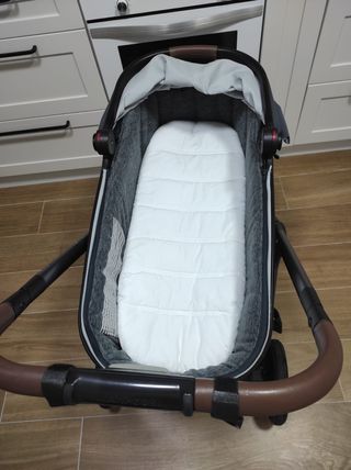 Maxi Cosi , más regalo Patinete y chubasquero.