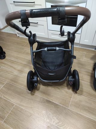 Maxi Cosi , más regalo Patinete y chubasquero.