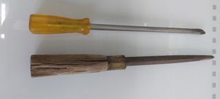 N° 193.- Juego herramientas: cortafríos y cuchilla