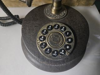 Teléfono antiguo estilo retro