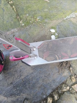 Patinete de niña de decathlon.