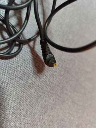 Móvil LG B1200 y cargador de móvil Sony Ericsson