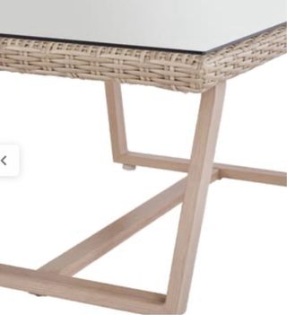 Mesa baja de aluminio y ratán para jardin