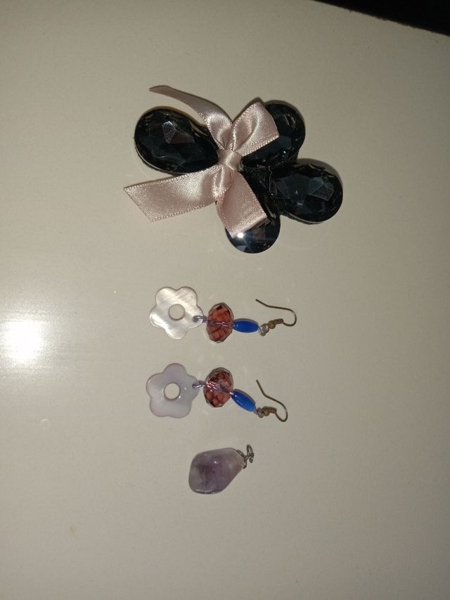 Lote de bisutería : pendientes,broche,collar,etc