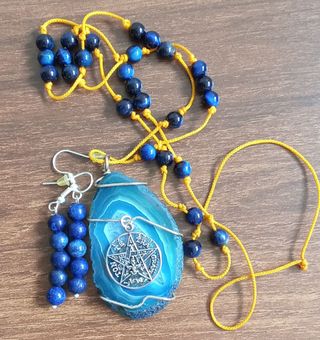 Collar y pendientes azul y amarillo