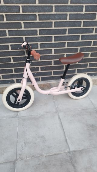 Bicicleta sin pedales rosa