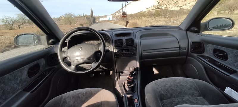 Renault Laguna 1995 - foto 1