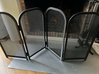 Salvachispas de forja plegable para chimenea