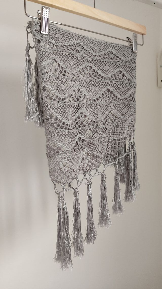 Mantoncillo flamenca de encaje gris