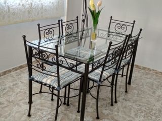 Mesa de comedor y sillas de forja