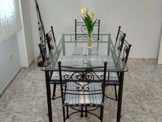 Mesa de comedor y sillas de forja
