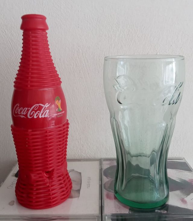 BOTELLA SILBATO Y VASO COCA-COLA