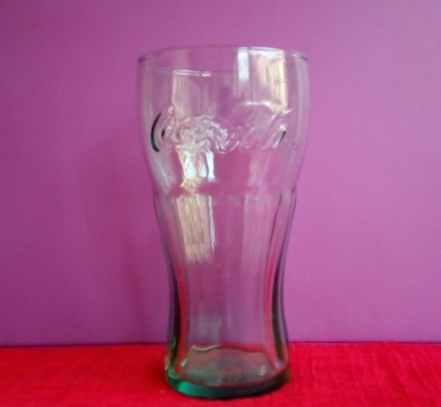 BOTELLA SILBATO Y VASO COCA-COLA