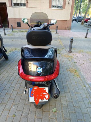 Piaggio X8 125cc - Scooter