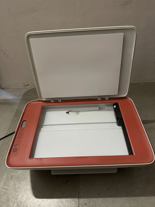 Impresora HP DeskJet coral/blanca